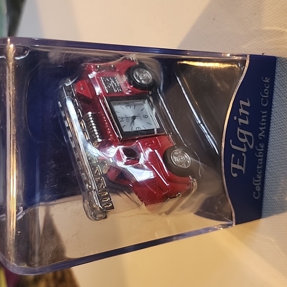 Elgin collectible mini clock fire engine needs battery sold as is . Great piece - Picture 2 of 5